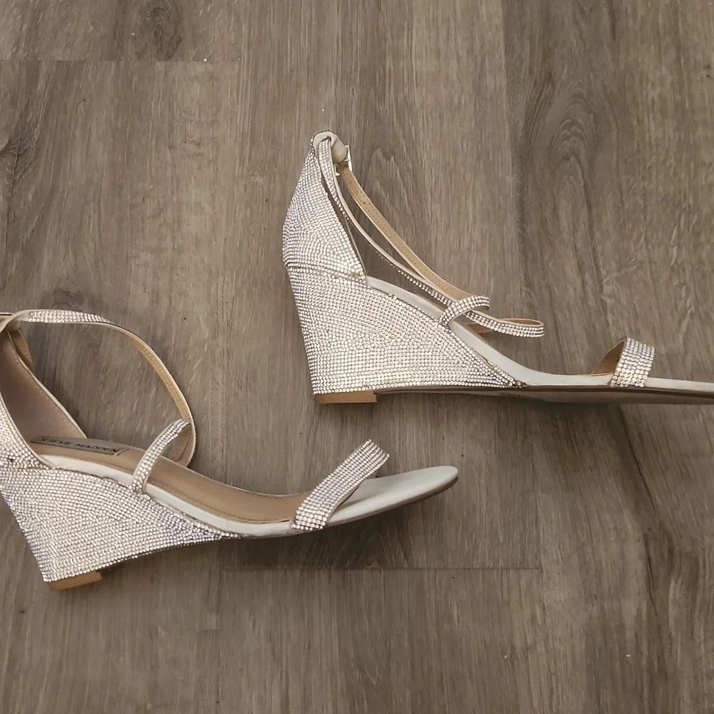 🌞2/$30 // STEVE MADDEN: Crystal Crisscross Strap Wedge Sandals - Picture 7 of 13